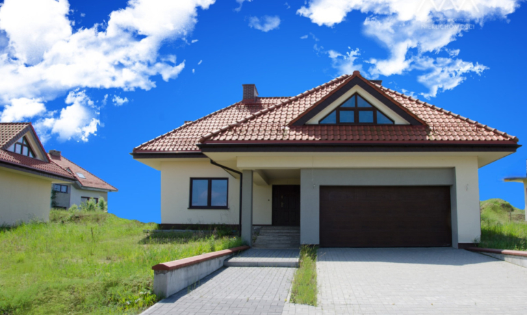 Dom, las, jezioro, pole golfowe